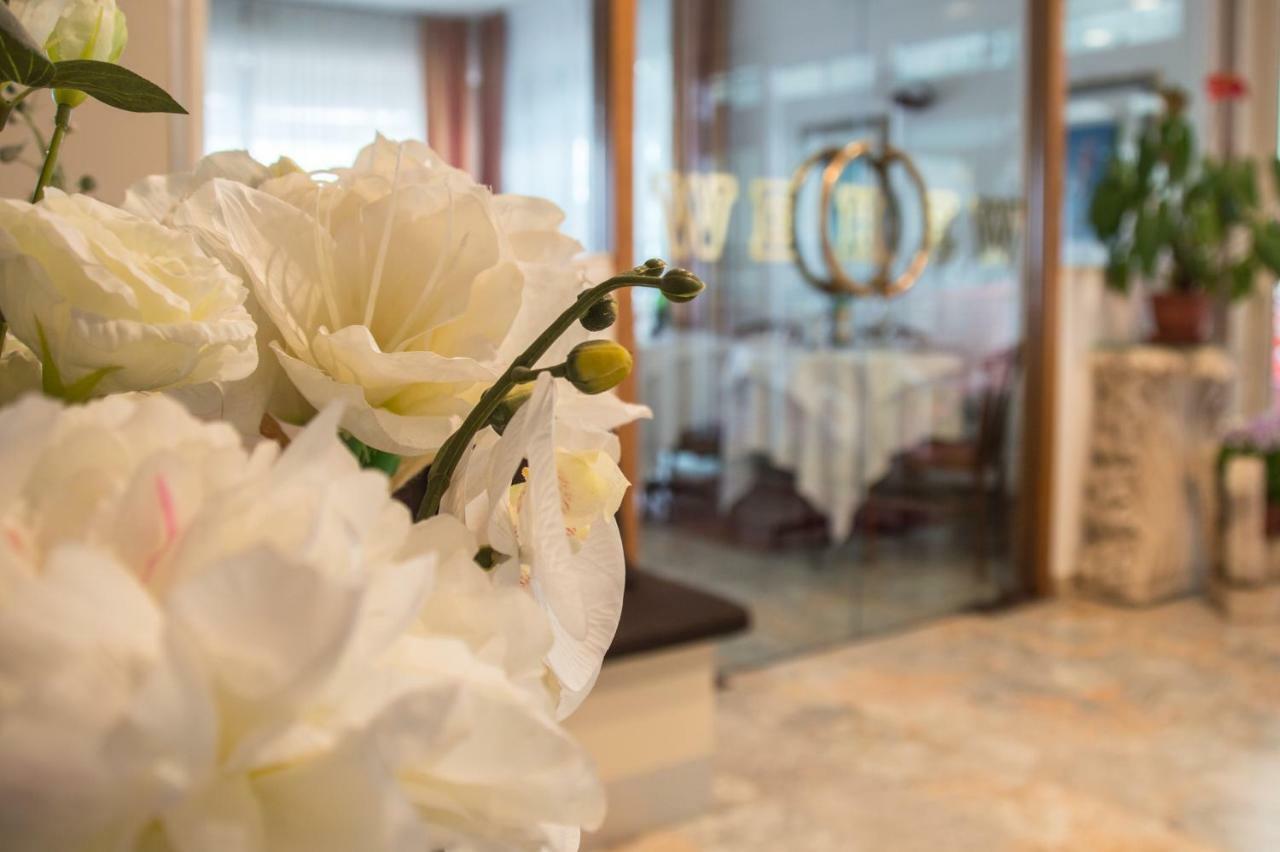 Hotel West End ألاسيو المظهر الخارجي الصورة